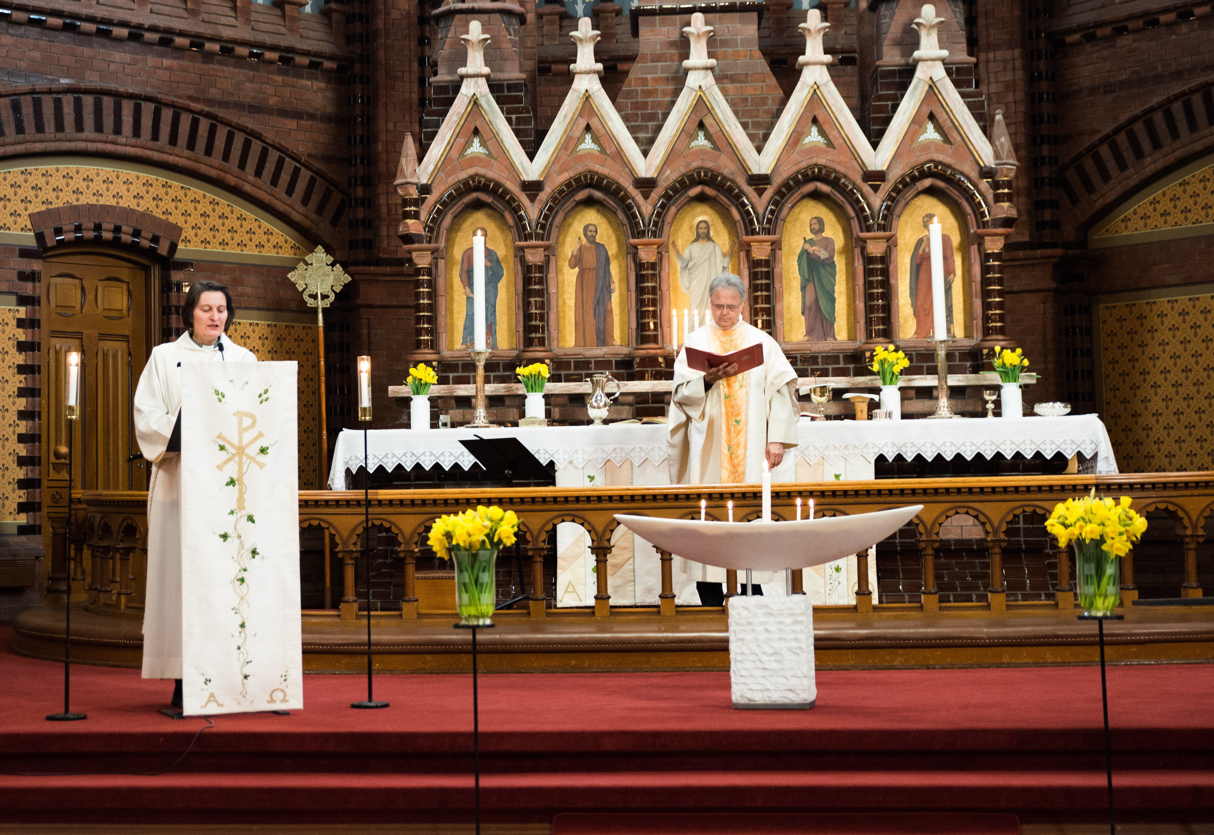 Velkommen til påskens gudstjenester i Skien kirke! Palmesøndag: Gudstjeneste m/dåp kl. 11.00,Skjærtorsdag: Kveldsgudstjeneste m/ nattverd  kl. 18.00, Langfredag: Pasjonsgudstjeneste kl. 11.00, Påskeaften: Påskenatt kl. 23.15, Første påskedag: Morgensang på Kapitelberget kl. 07.00,  Høytidsgudstjeneste m/ nattverd kl. 11.00